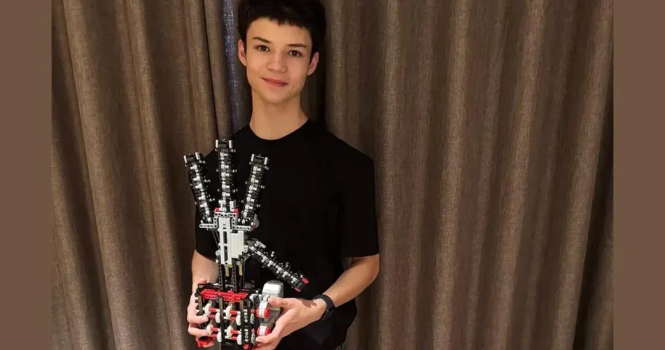 دست رباتیکی با لگو