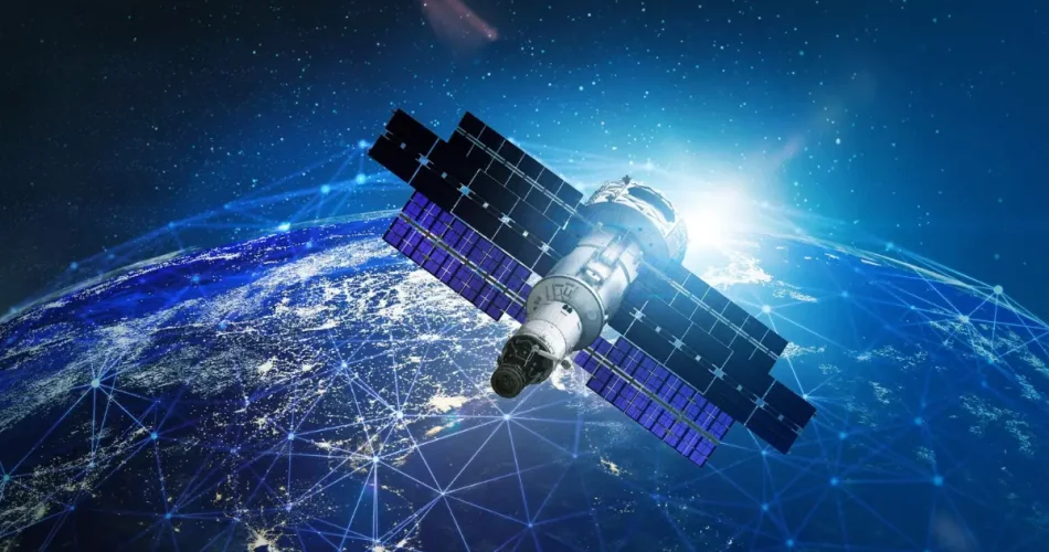 ماهواره در اطراف زمین